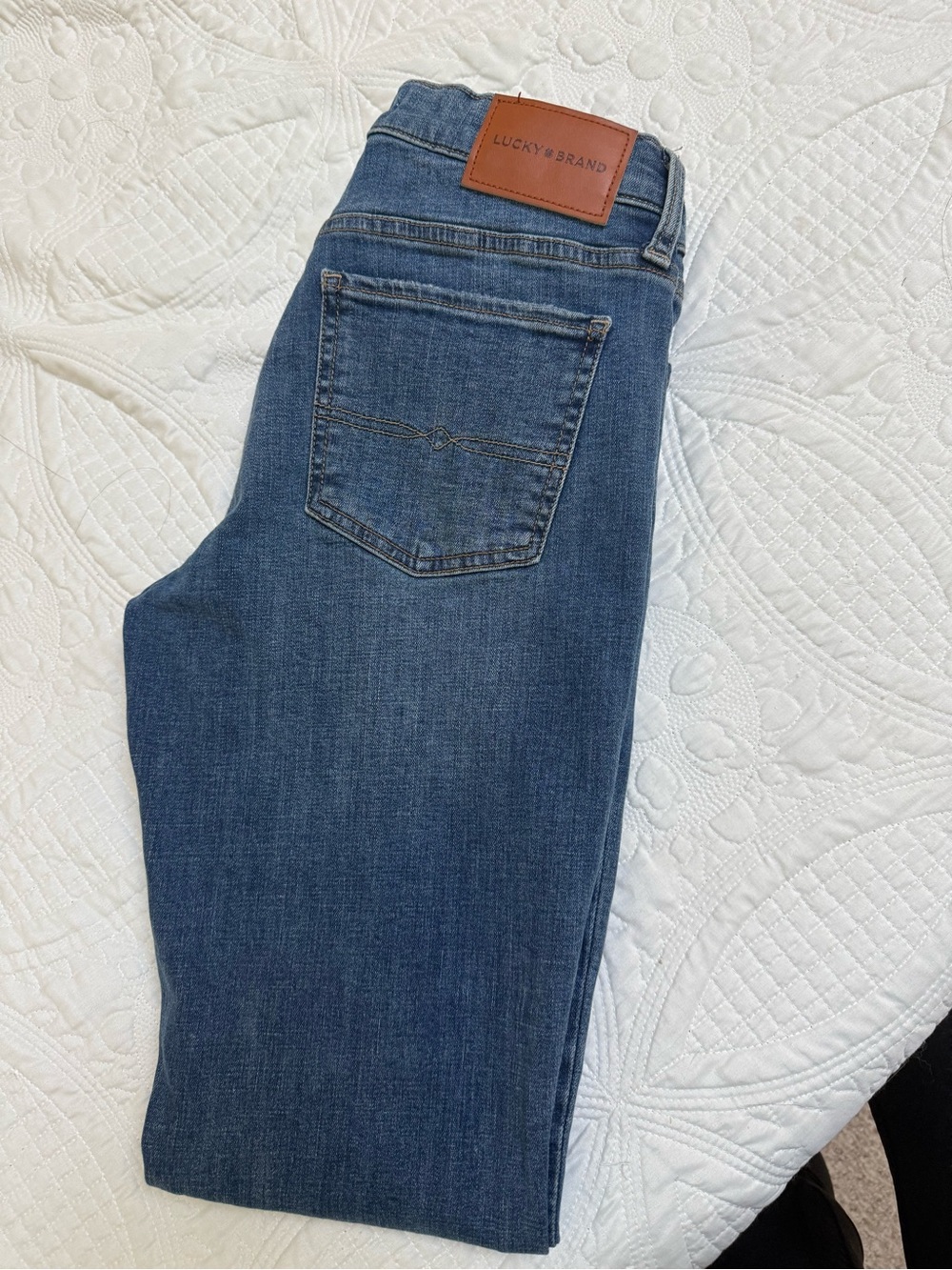 Lucky Brand women’s Sweet mid-rise boot cut, Blue Jeans